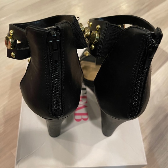 Black high heeled shoes - Picture 5 of 7